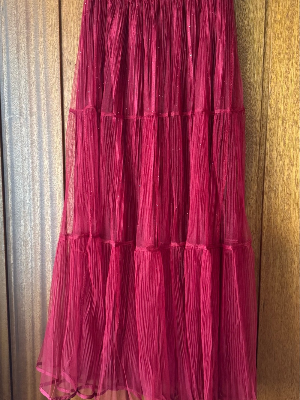 Maxi-length pleated skirt with elastic waistband